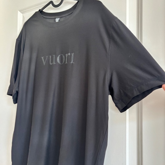 Vuori Short Sleeve Strato Graphic Tee Black Size Large NWOT - Picture 7 of 13